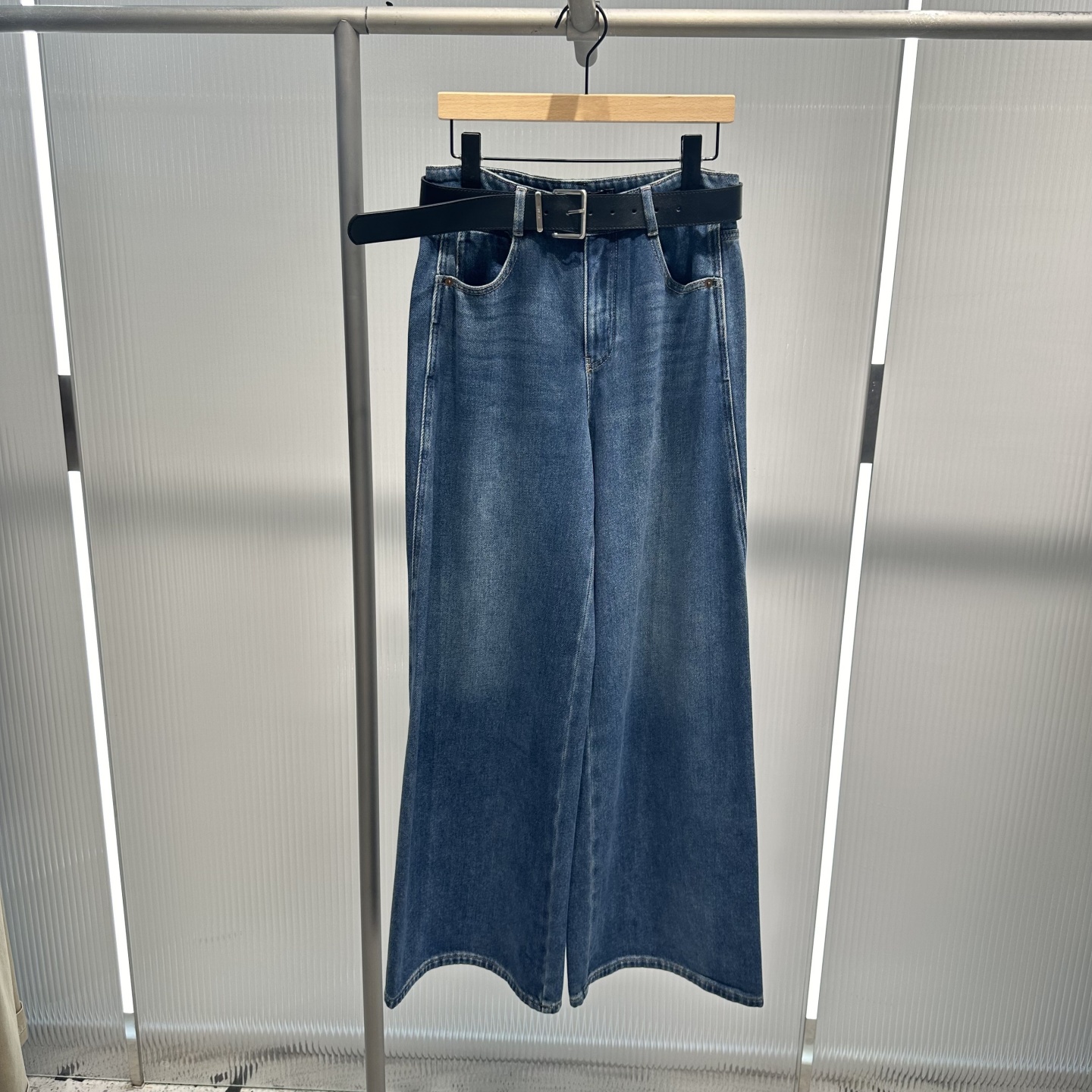 艾诺丝2025年秋季新款时尚百搭宽松牛仔裤阔腿裤女长裤AR324019