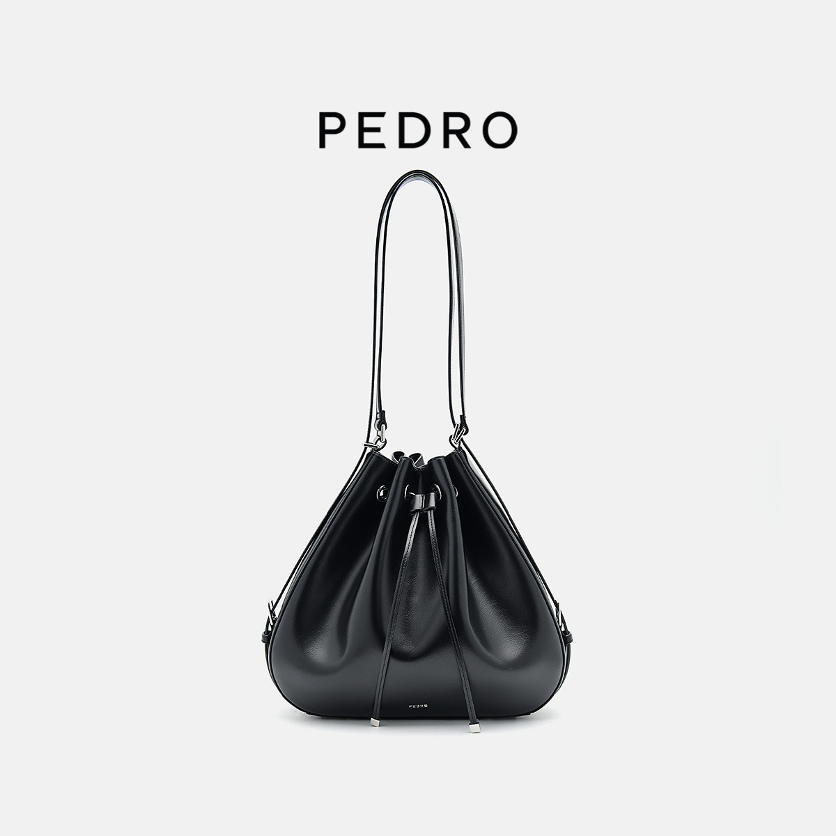 PEDRO双肩包25夏季女包绮镜系列抽绳水桶包托特包PW2-15210021