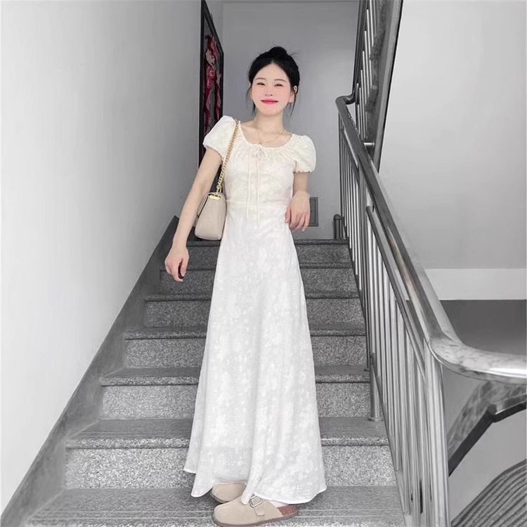 法式温柔风泡泡袖杏色碎花连衣裙