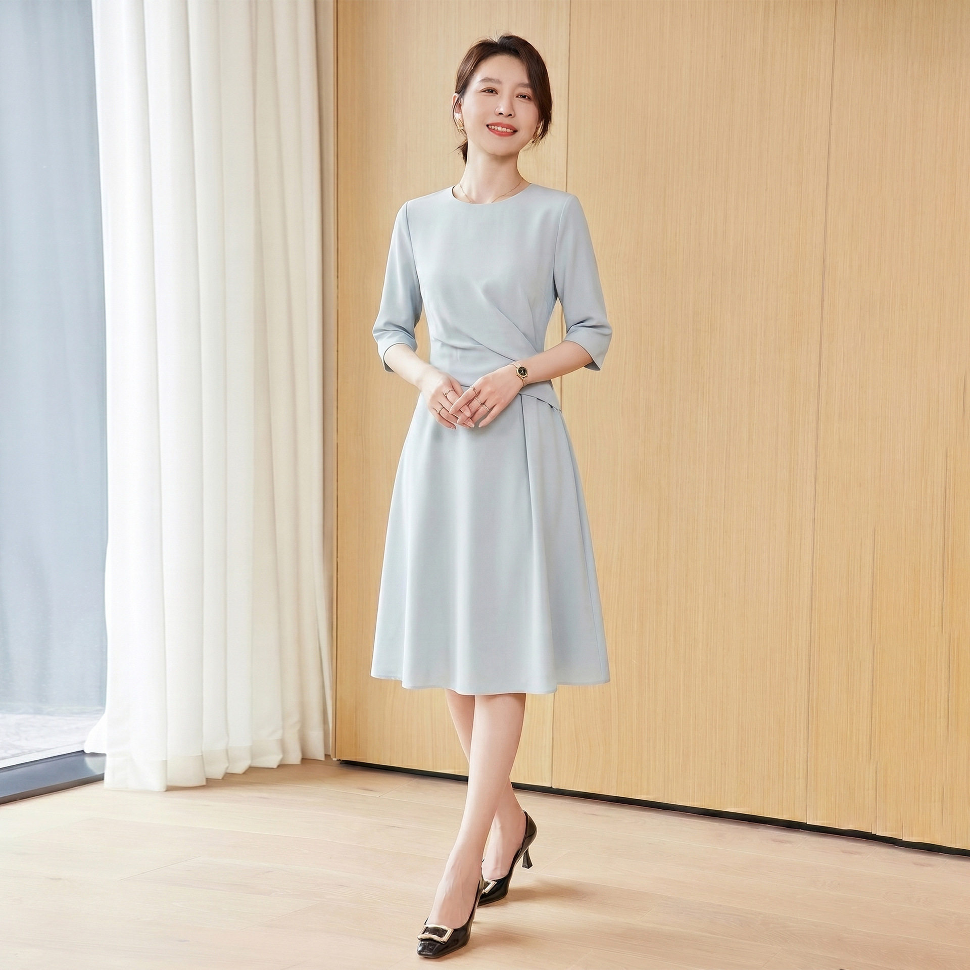 淡蓝色主持人礼服气质优雅连衣裙