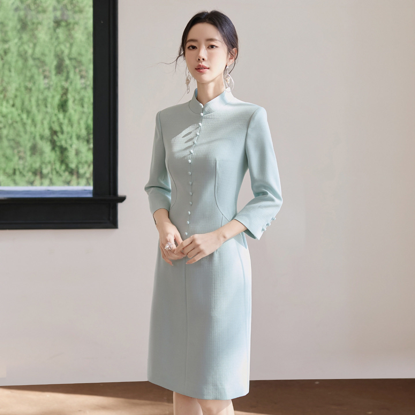 浅绿色新中式国风旗袍裙正装礼服