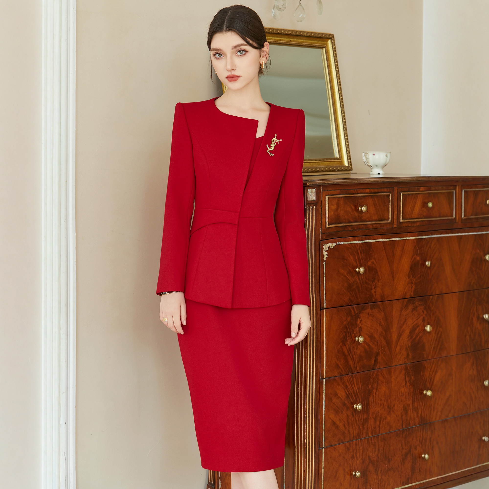 喜庆红色婚宴套装年会主持人礼服