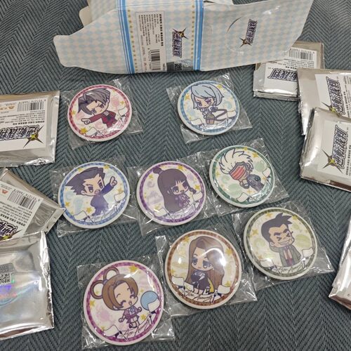 正版 艾漫潮玩星球联动CAPCOM逆转裁判主题店限定吧唧御剑成步堂