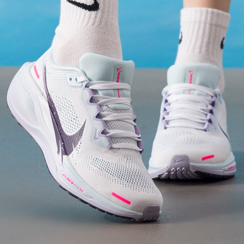 耐克女子防滑耐磨舒适运动跑步鞋