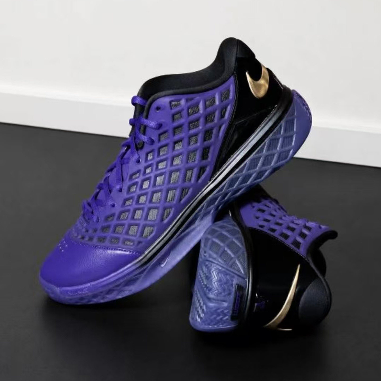 Nike/耐克Zoom Kobe 3男子低帮防滑耐磨实战运动篮球鞋IO6257-001
