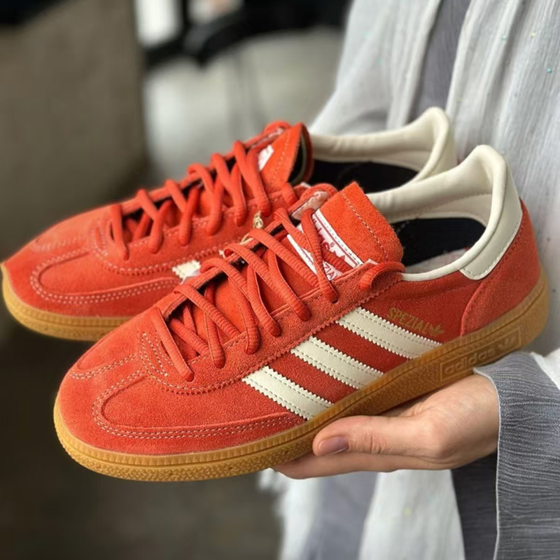 adidas阿迪达斯男女低帮休闲板鞋