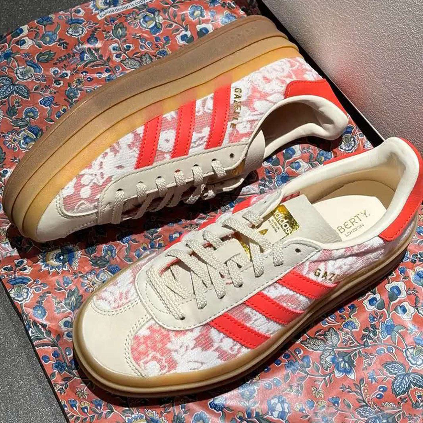 adidas阿迪达斯OriginalsGazelle女子防滑减震耐磨低帮板鞋JR8885