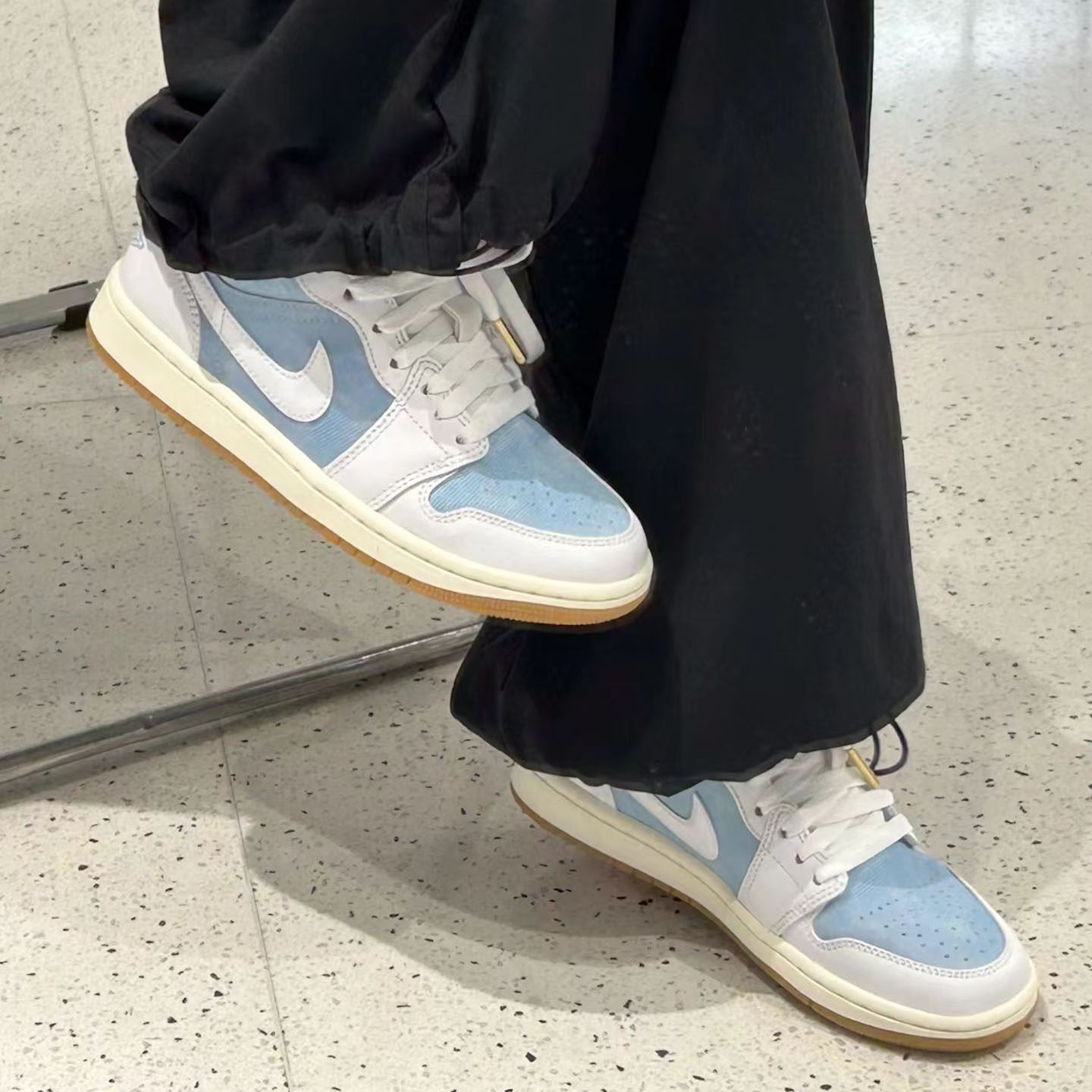 Nike/耐克Air Jordan1女子经典百搭低帮运动休闲篮球鞋HQ2004-400