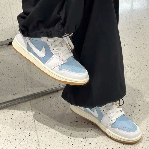 耐克女子低帮系带休闲运动鞋