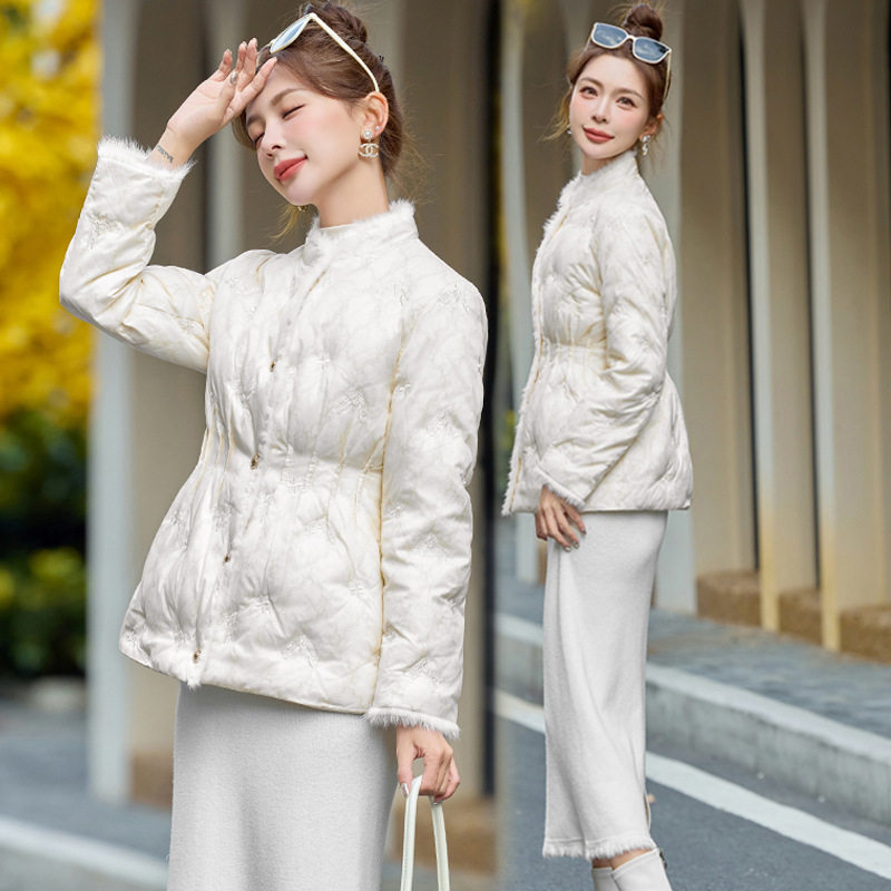 羽绒服冬季女2024年新款刺绣收腰羽绒衣水貂毛拼接白鸭绒外套