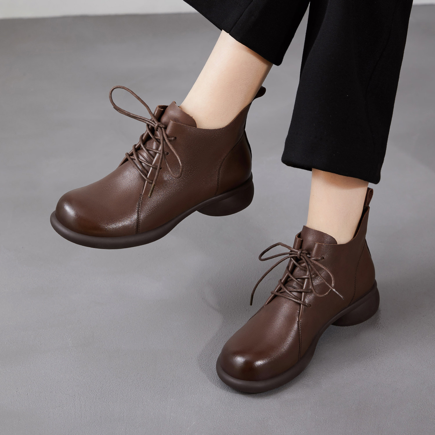 真皮单靴子女款马丁靴2026新款春秋头层牛皮软底舒适妈妈及裸短靴