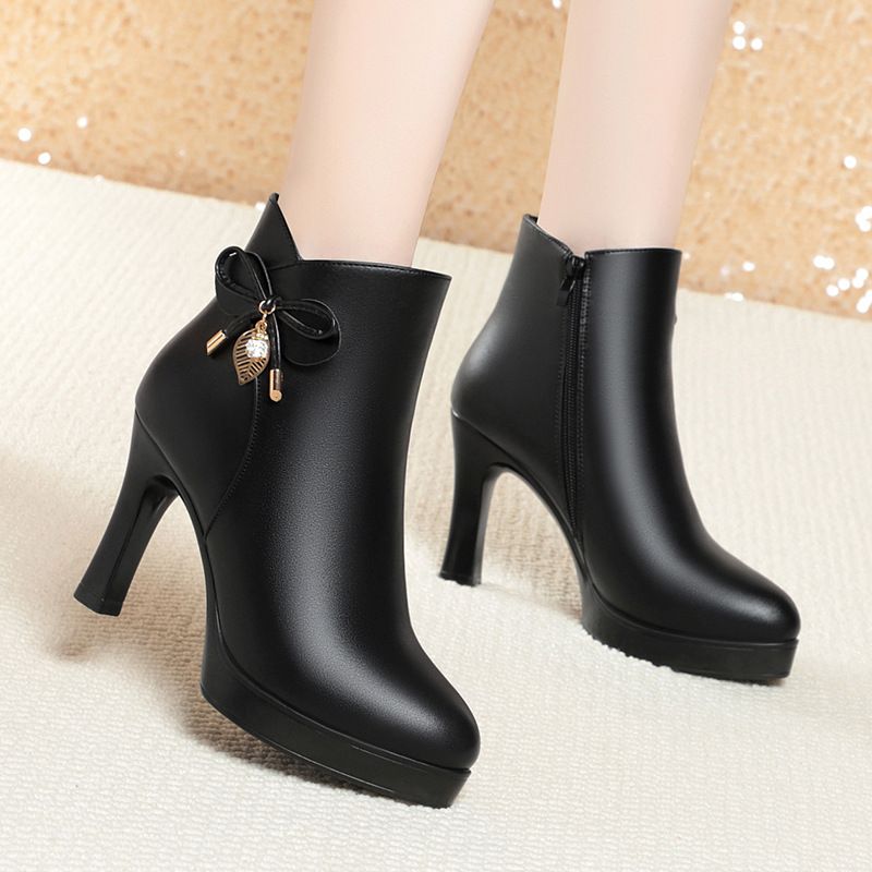 简约代尖头冬季皮鞋短筒妈妈鞋发高跟短靴女百搭气质时装靴子