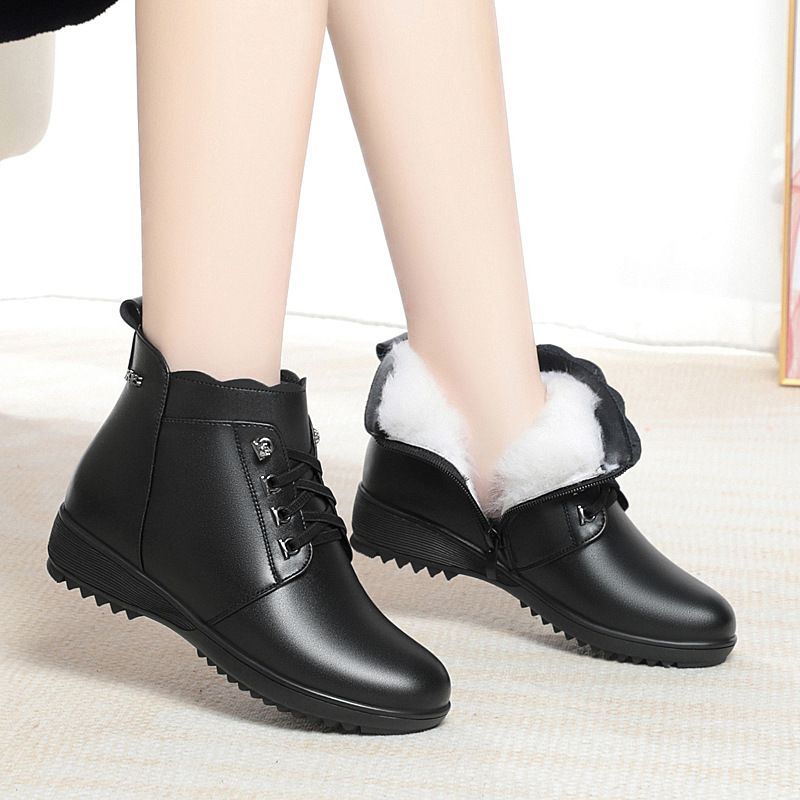 妈妈棉鞋真皮软底短靴加厚冬季女鞋子中老年防滑女士羊毛皮鞋