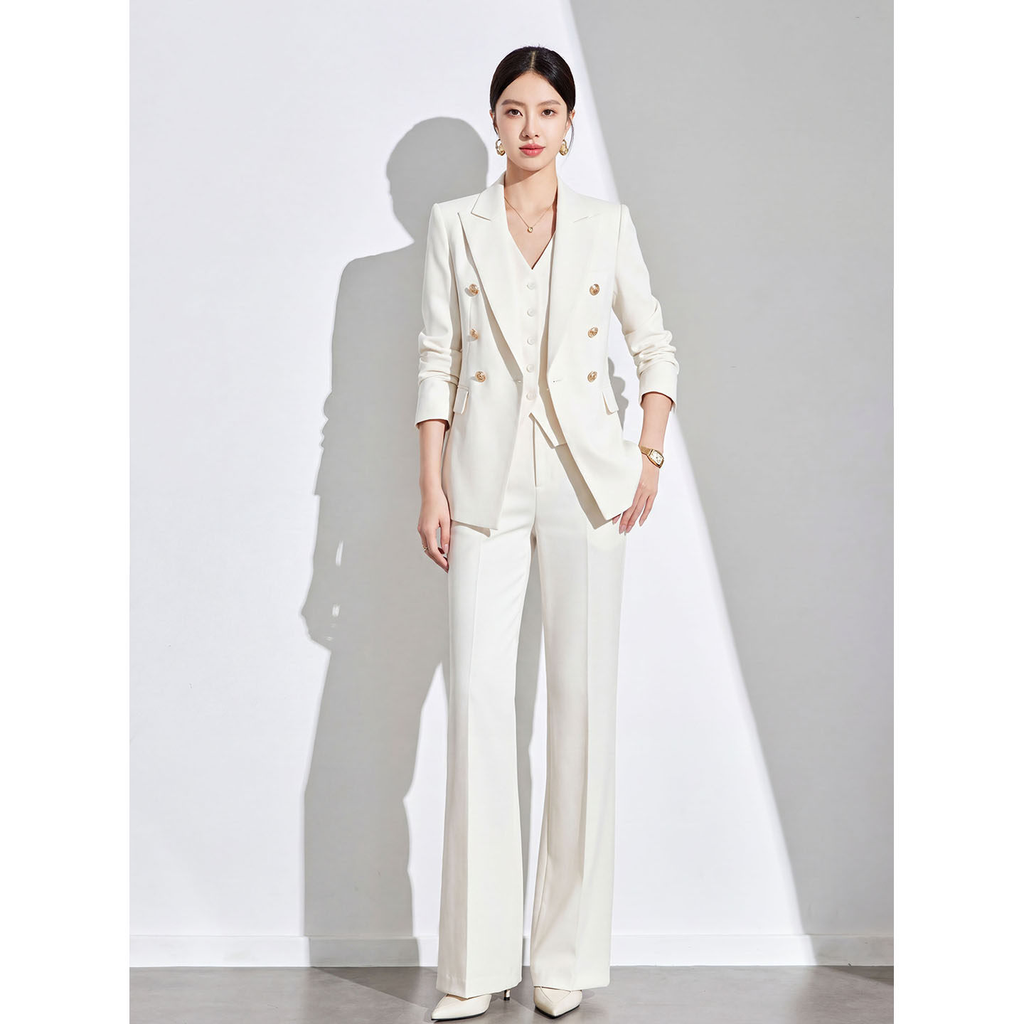 白色小西装套装女高级感酷飒风气质名媛阔腿裤休闲西服马甲三件套