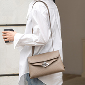 真皮休闲女包手机2026春季 新款 法棍包头层牛皮宽肩带单肩斜挎小包