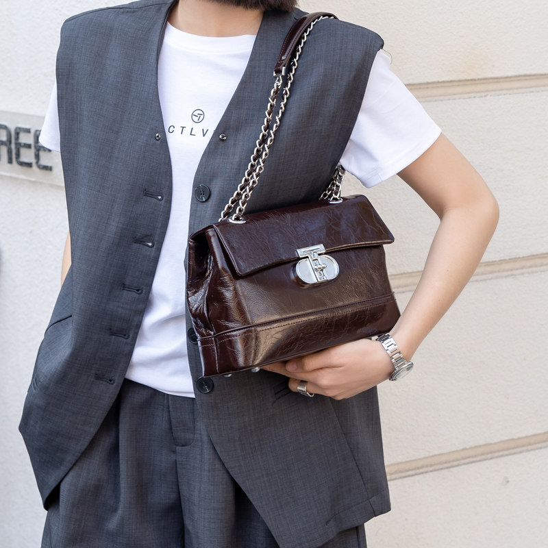 真皮链条腋下包2026春季新款高档锁扣头层牛皮单肩斜挎小包女气质