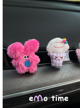 emo 原创多巴胺粉潦草兔车载可爱粘贴前排后排副驾多功能汽车挂钩
