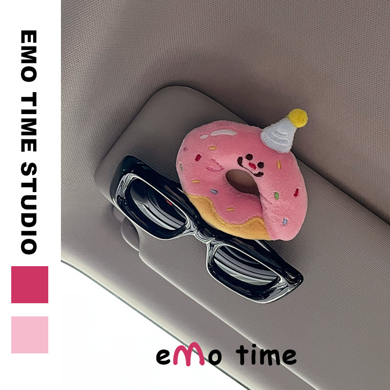 emo 原创草莓甜甜圈汽车遮阳板车载可爱眼镜夹票据新年祝福收纳套