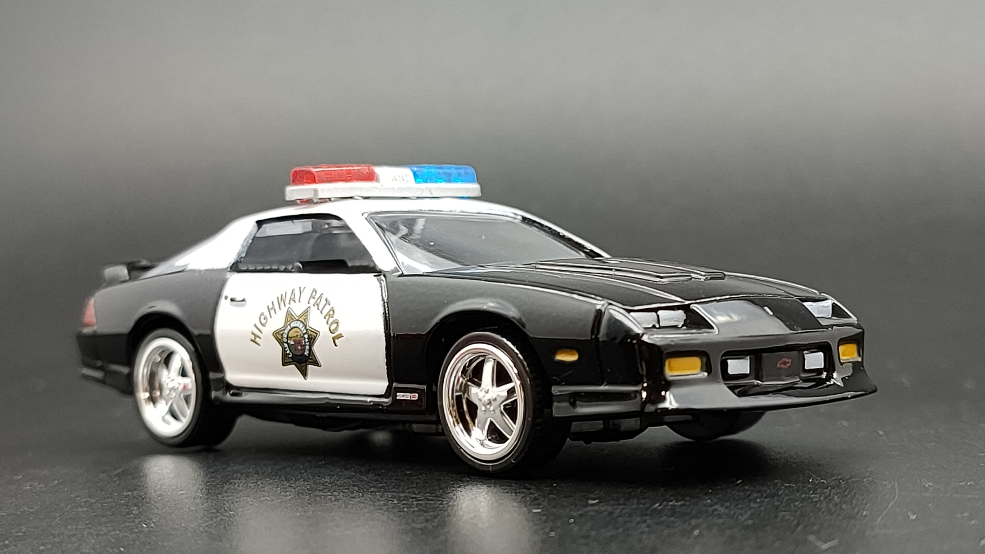 1/64 autoworld#009雪佛兰1991年科迈罗Z28 1LE高速警车