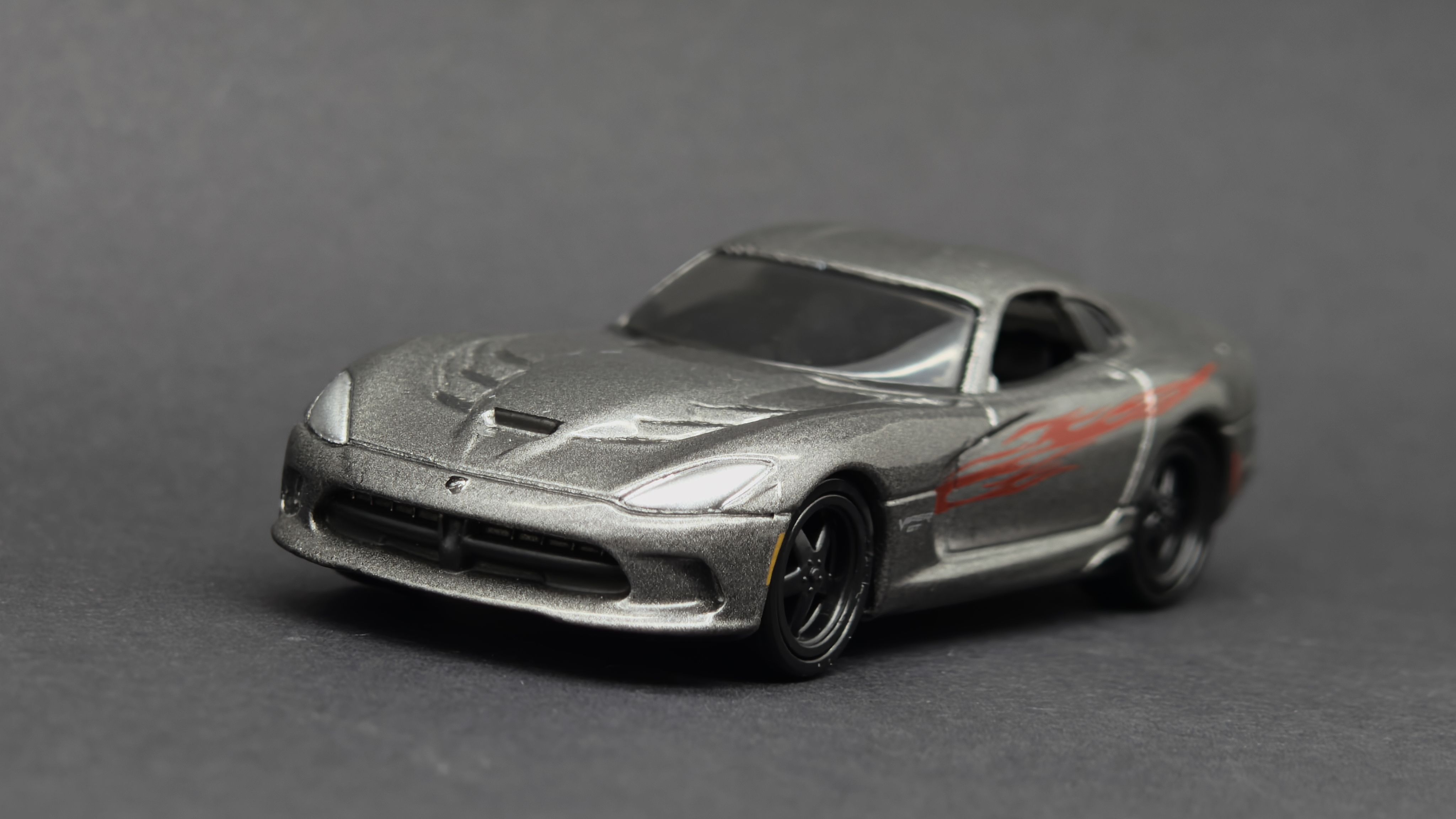 1/64 autoworld #026 2017款蝰蛇GTC