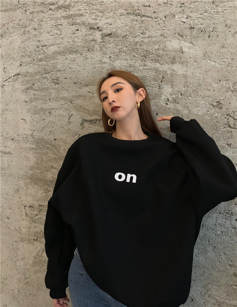 Real shot real price Korean personalized Hong Kong flavor retro printed mid length missing sweater