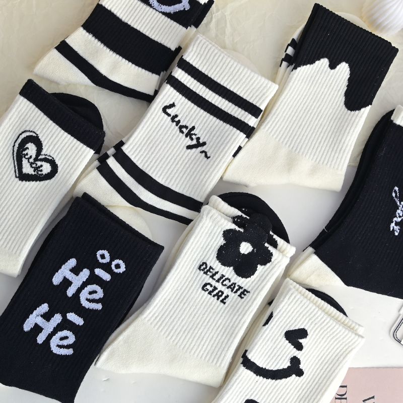 韩版卡通可爱中筒袜黑白字母