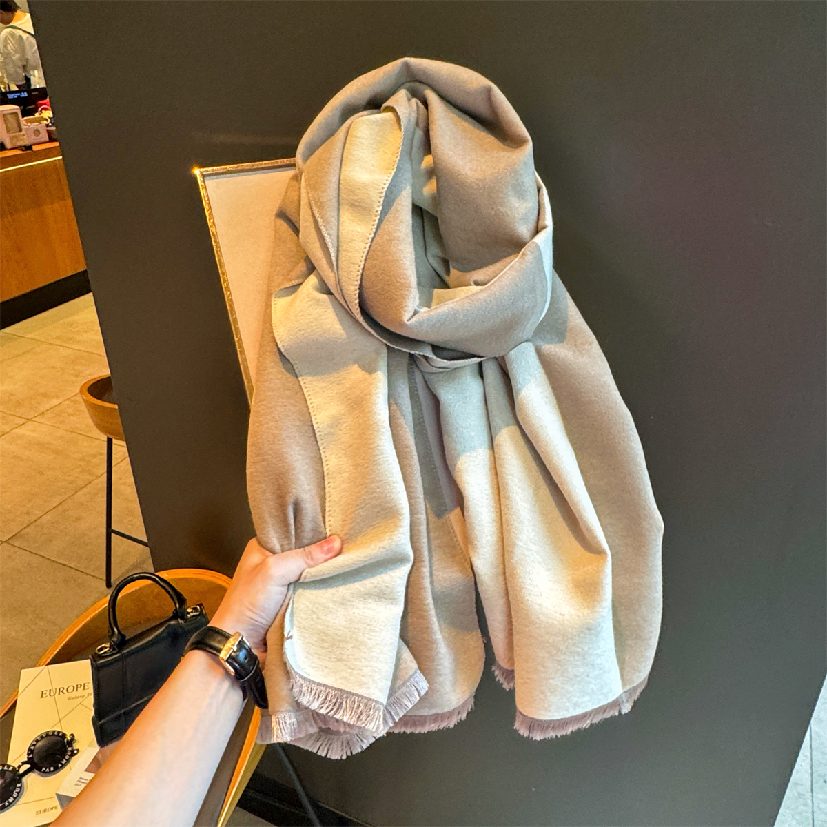 2025秋冬新款时尚优雅高级仿羊绒拼色围巾女外搭披肩百搭保暖围脖