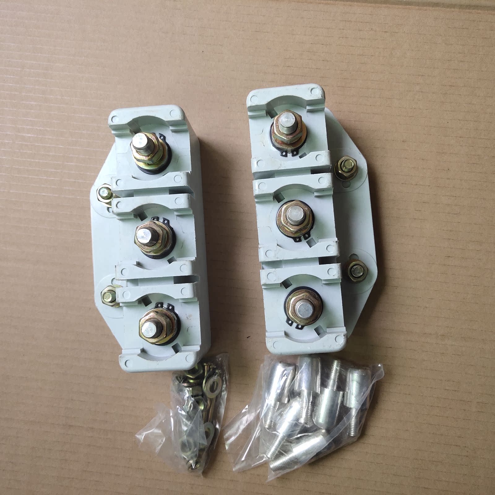 abb塑壳断路器t6n800/3型板后接线插入式空气开关安装附件