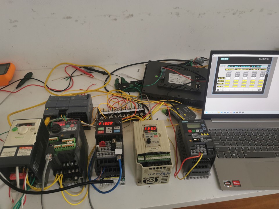 西门子1200型PLC和TP900触摸屏控制5台变频器modbus-RTU程序代做