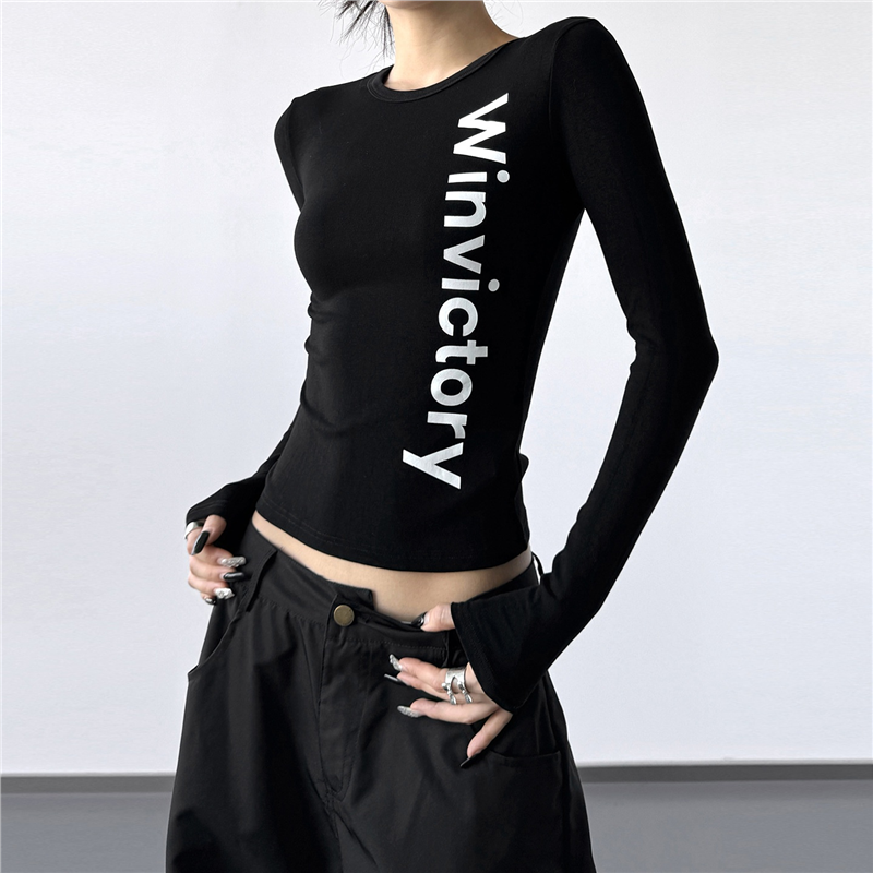 文恭子2025设计感黑色美式字母正肩长袖t恤女秋辣妹修身收腰上衣