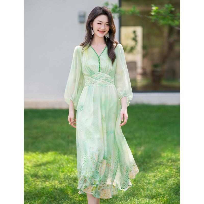 梦幻晕染桑蚕丝连衣裙女2025夏季V领钉珠仙气交织真丝裙子