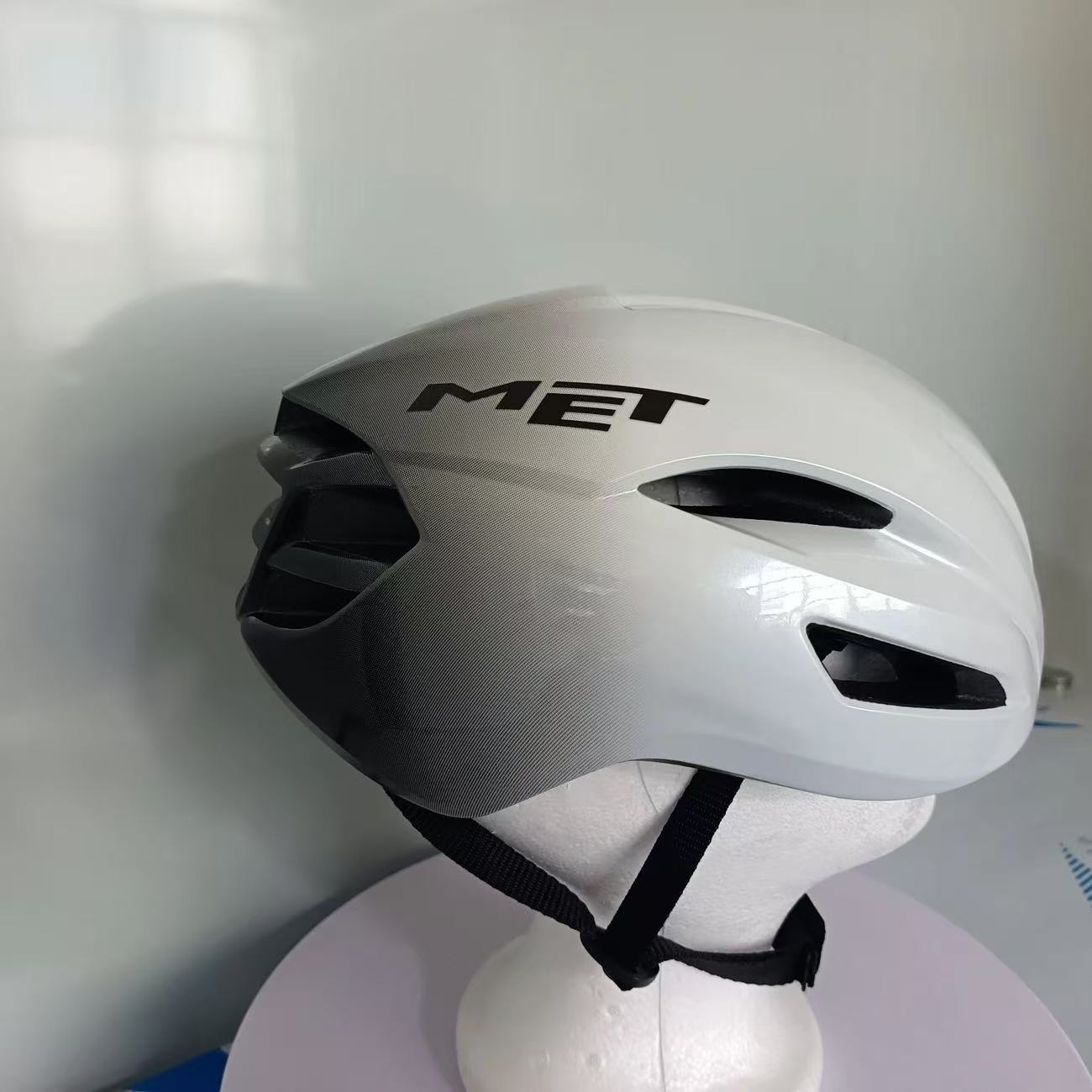 意大利MET Manta 骑行骑行头盔
