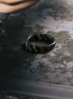 26号戒指 新疆和田玉青花籽料大尺码籽玉窄条泥鳅背指环8391