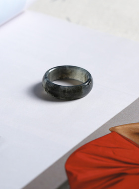 20号戒指 新疆和田玉青花籽料 籽玉泥鳅背圆弧素圈指环 1601