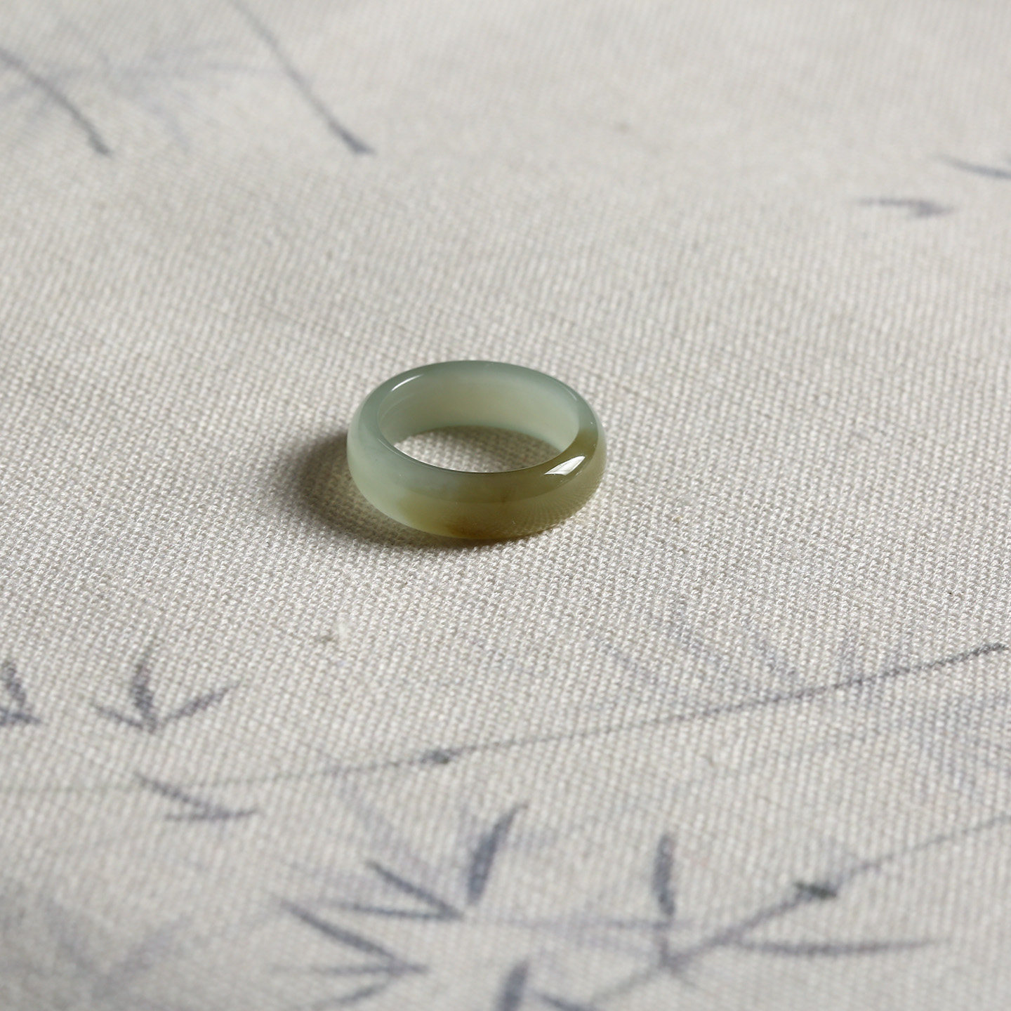 13号戒指 新疆和田玉糖料糖青玉泥鳅背圆弧素圈指环 8358