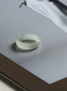 12号戒指 和田玉晴水青白泥鳅背圆弧素圈指环 9166