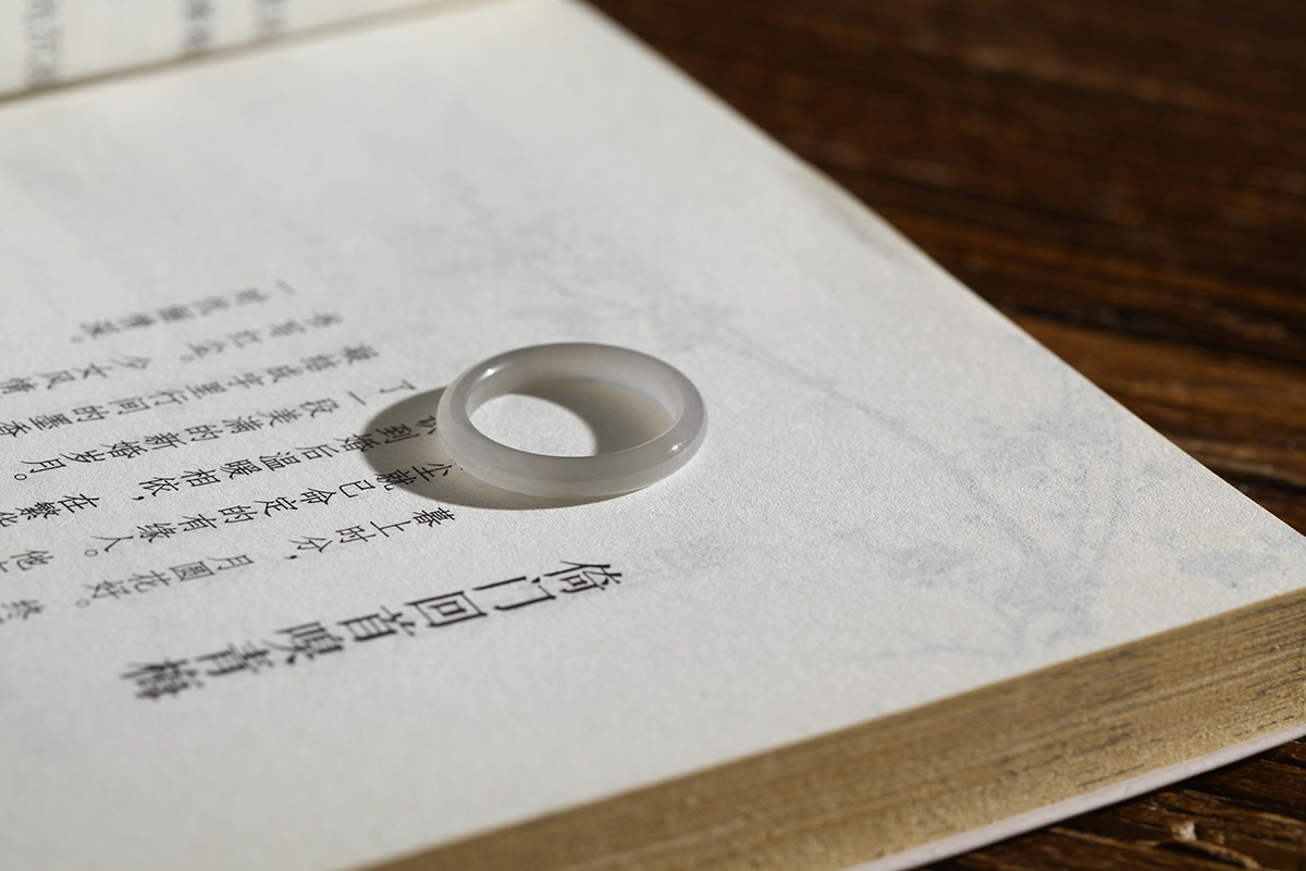 14号戒指 和田玉烟紫圆弧素圈指环 8219