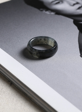 20号戒指 新疆和田玉青花籽料中宽圆弧素圈指环 3810