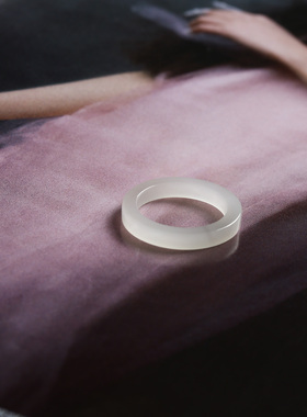 14号戒指 和田玉烟紫窄条直切款方口指环 3254