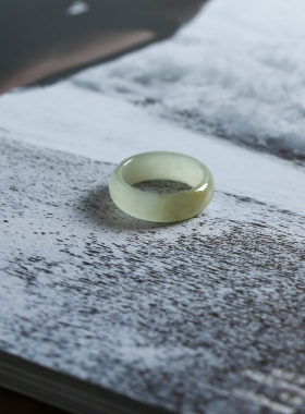 7号戒指  新疆和田玉青白糖青白小尺码圆弧素圈指环 尾戒 9124