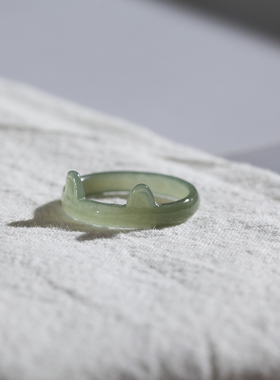 22号戒指 和田玉晴水青白纯手工雕刻 猫耳朵指环 5042