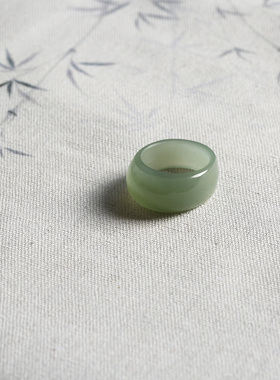 20号戒指 和田玉晴水青白宽条厚装馒头款指环 8407