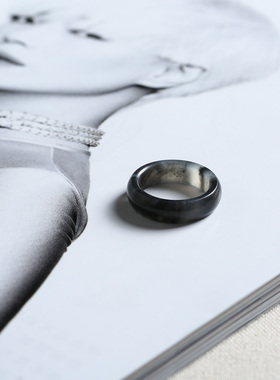 13号戒指 新疆和田玉青花籽料 籽玉泥鳅背圆弧素圈指环 2067