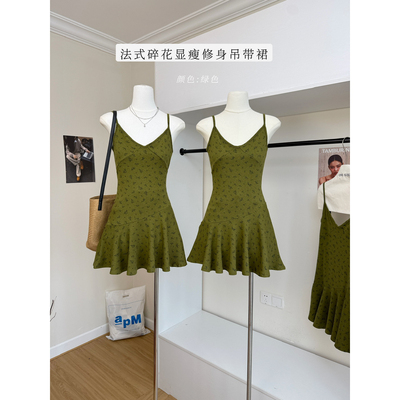 红人馆吊带连衣裙女2026年新款春季法式碎花显瘦气质修身绿色裙子