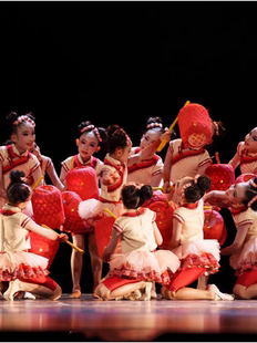 第十二届小荷风采灯火儿童演出服民族喜庆演出服红灯笼道具服装