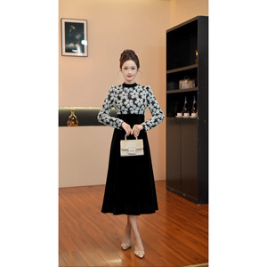 2026新款云隐空山法式刺绣花朵长裙高腰A型连衣裙优雅气质名媛女