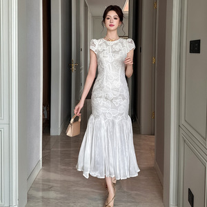 2026夏季新款白色修身蕾丝不规则包臀礼服裙订婚女士优雅连衣裙