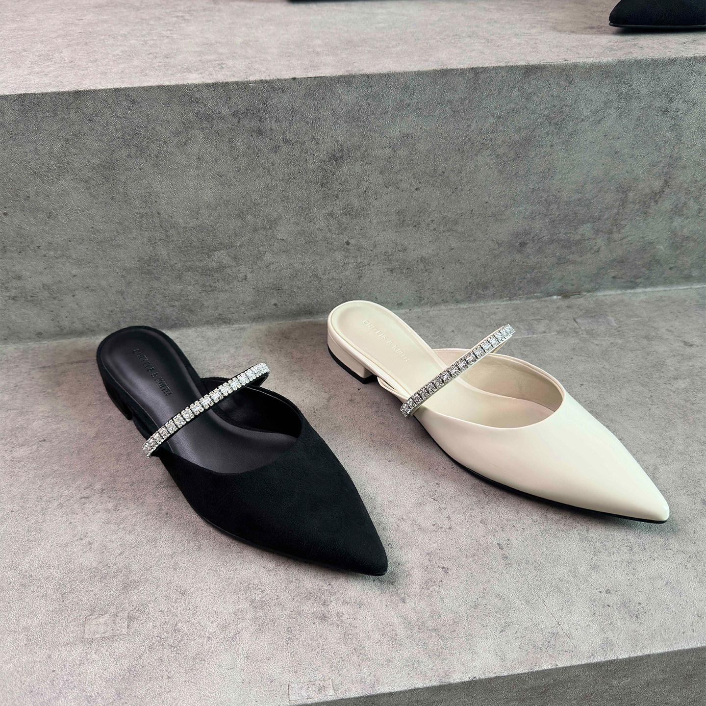 26春夏新款70360152亮钻一字带平底尖头包头拖鞋女外穿低跟穆勒鞋