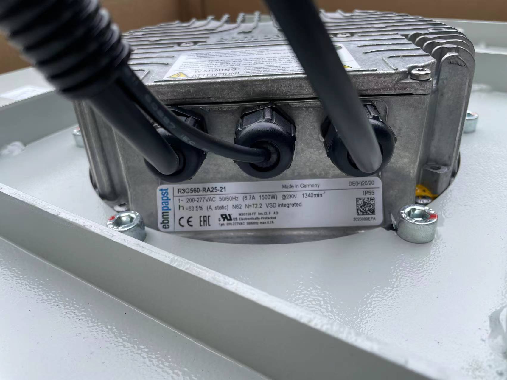 全新 ebm-papst R3G560-RA25-21 AC200-277V 6.7A 1500W 涡轮风机