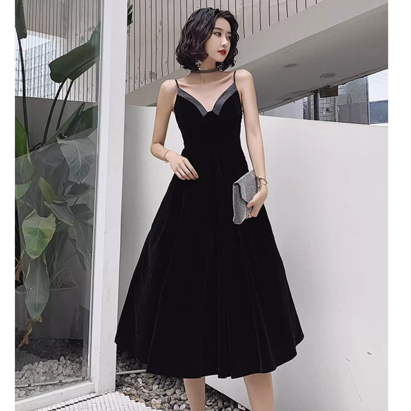 时尚晚礼服吊带裙2025新款高级质感妈妈装年会女丝绒秋冬季连衣裙